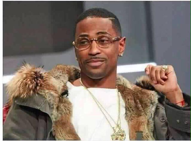 Music_Maniac_19's tweet photo. Ole Miss fans looking at Bama fans like #MISSvsBAMA http://t.co/Vvm4jbWnJ1