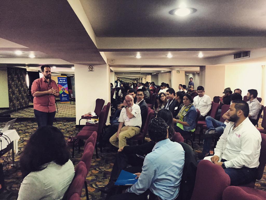 delcerrojuan's tweet photo. Aprovechando el sábado para hablar con los jóvenes de @rotaract_mexico sobre Emprendimiento Social.
#Socent #hustle http://t.co/8ENd4TQ5pX