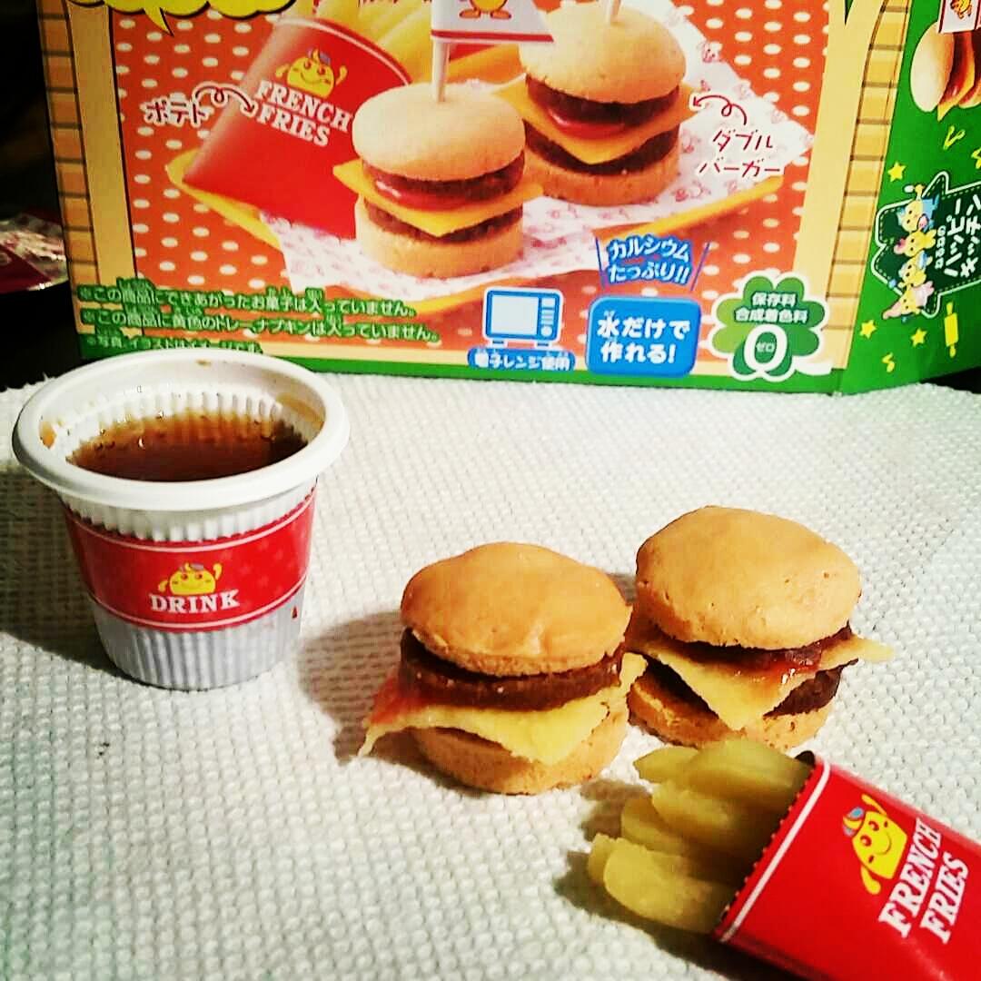 bentleymorgan's tweet photo. Itsy bitsy teeny weeny happy meal #frieswiththatshake 🍟🍔 http://t.co/TSWLrgC8Sv