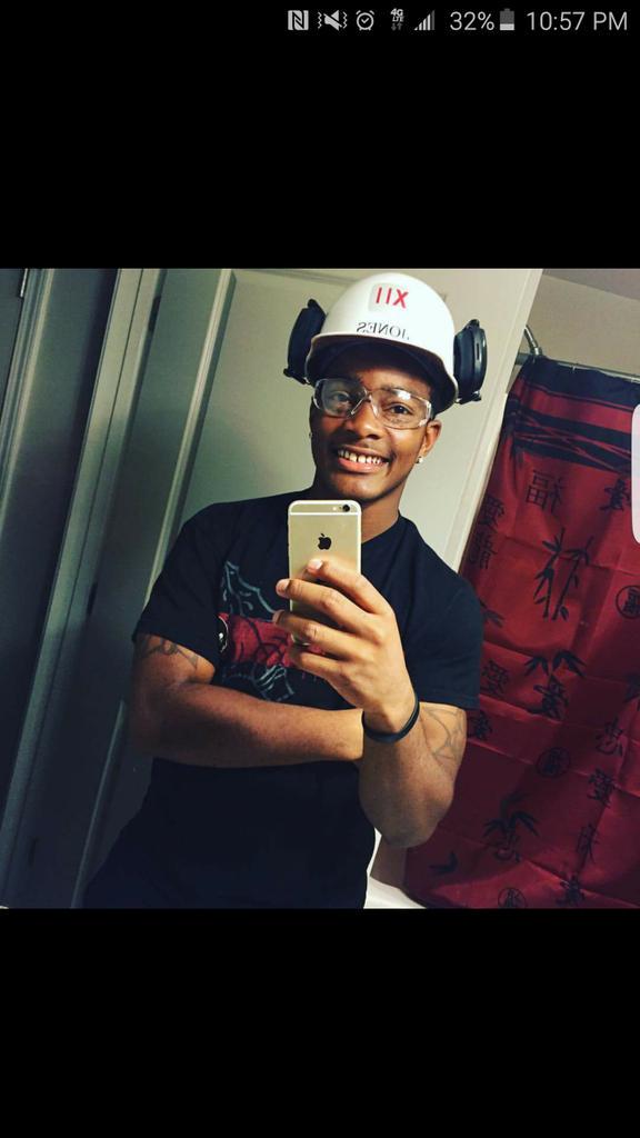 TyainSmith23's tweet photo. Your hood construction man you break I'll fix it face a**😭😭 #Bobbythebuilder @BrannJones_ http://t.co/pJ8duxfsSu