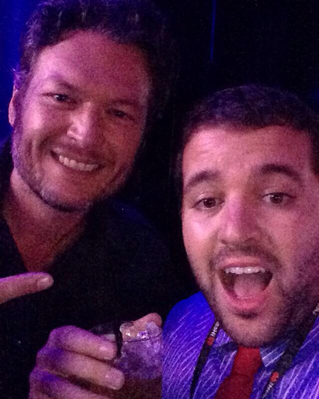 InternJohnRadio's tweet image. Saw @blakeshelton shelton back stage at #iHeartRadio Music Festival said I needed a drinking selfie