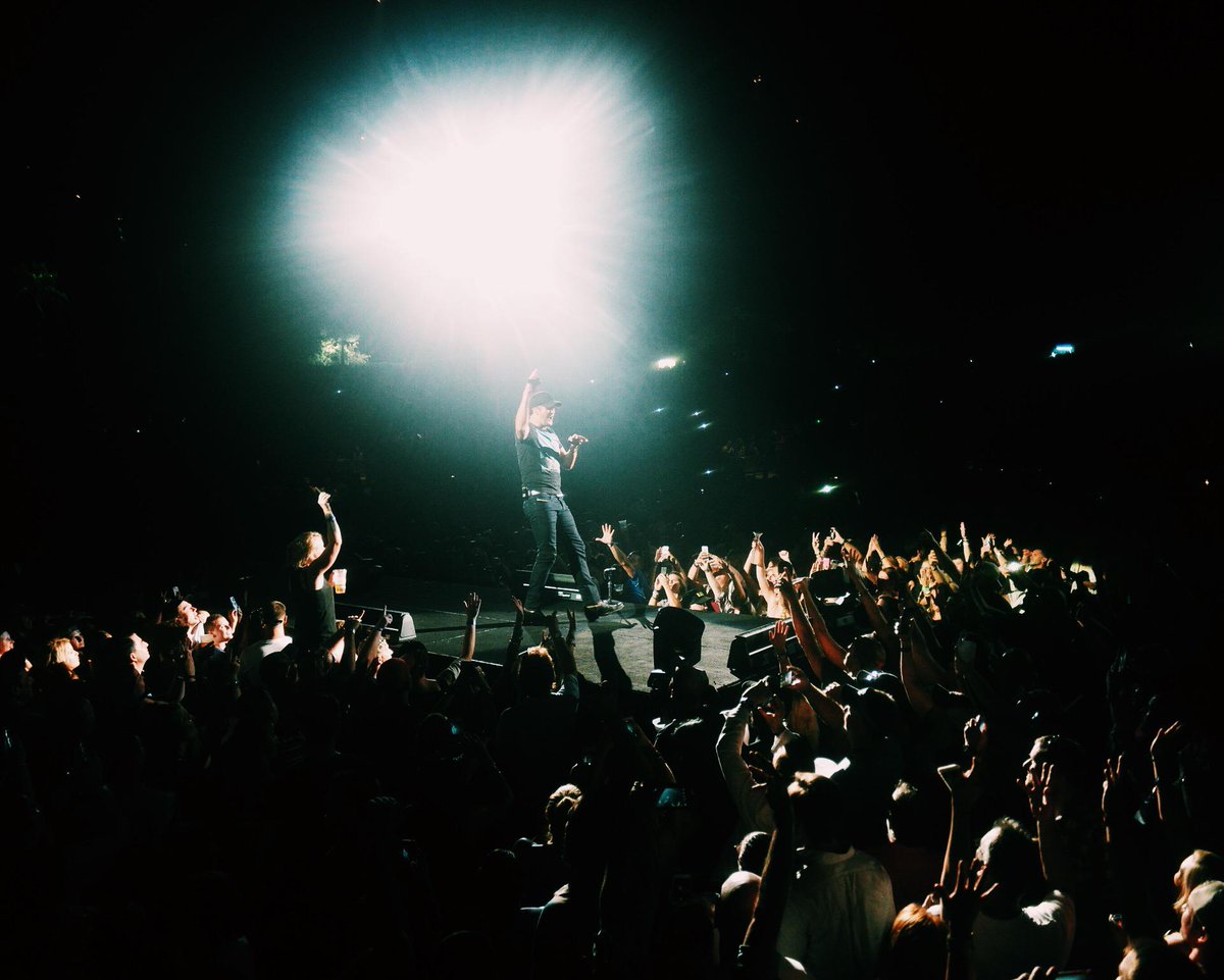 lukebryan's tweet photo. Awesome first night West Palm http://t.co/aJzMMl3pZI
