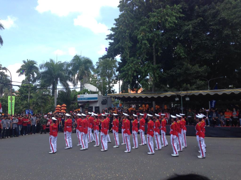 InfoUnud's tweet photo. Defile Fakultas Hukum #Dies53Udayana #PekanRayaUdayana http://t.co/rmT1TfmzwF