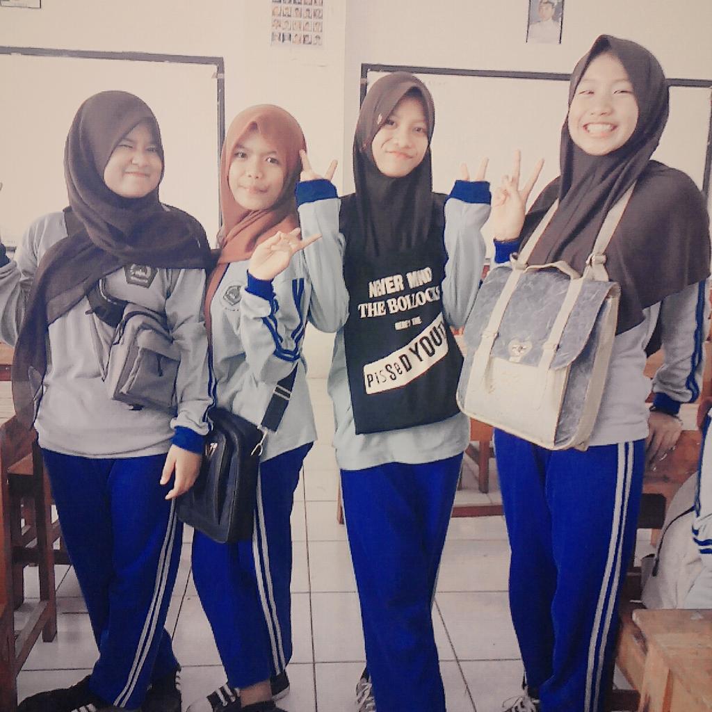 rusmiari93's tweet photo. White RIR 😀😘 http://t.co/NOi42PsLBx