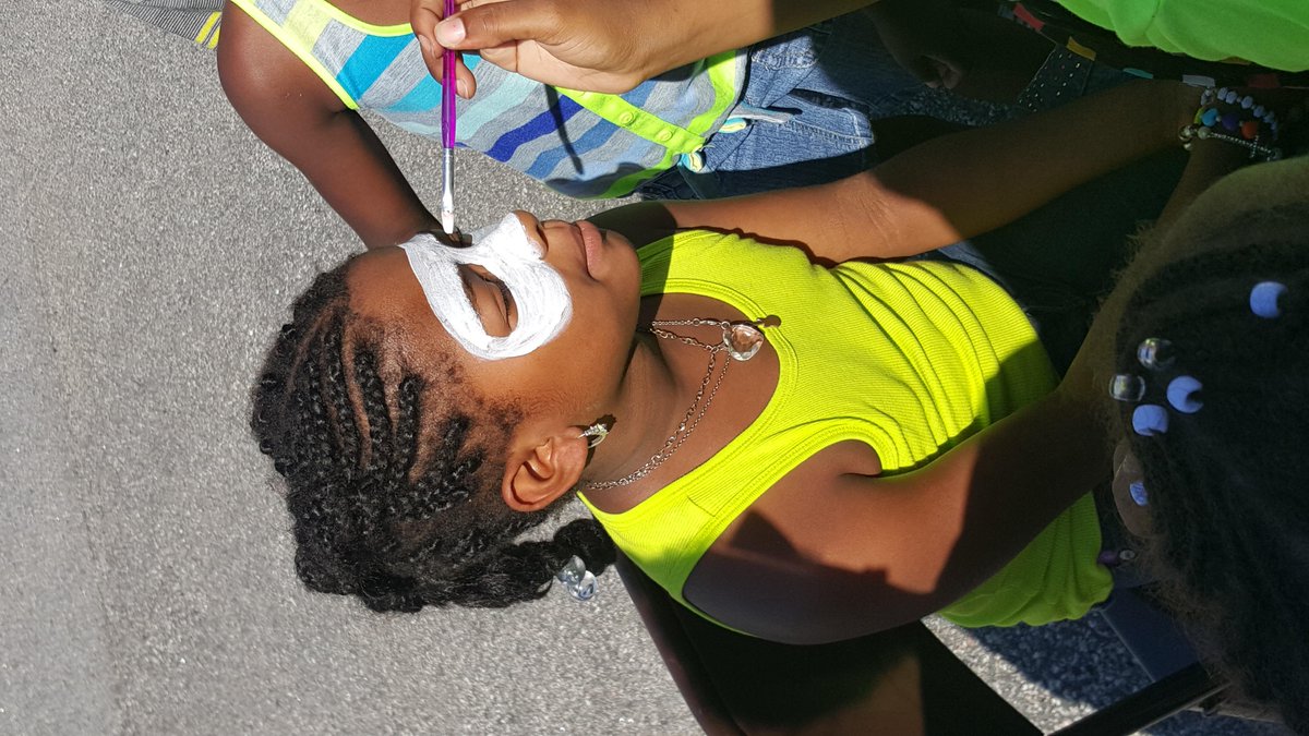 JesusWayCenter's tweet photo. #FUN  #FACEPAINTING #CRAFTS http://t.co/R2cLI0IDbK