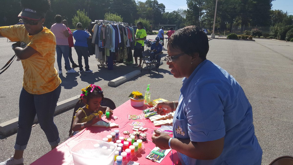 JesusWayCenter's tweet photo. #FUN  #FACEPAINTING #CRAFTS http://t.co/R2cLI0IDbK
