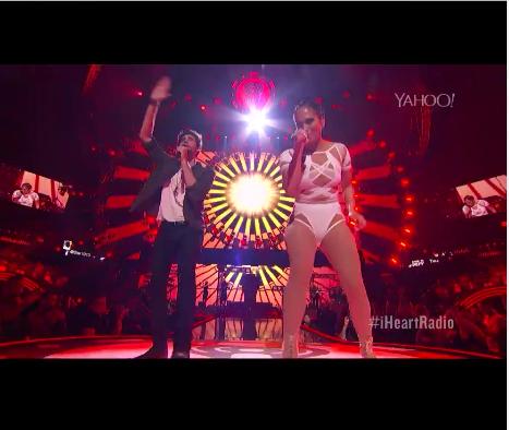 MayraJLover's tweet photo. #Thesamesun @JLo @asolermusic 😍😍😍 #iHeartRadio #JLoVegas http://t.co/FYQG9sKYtt