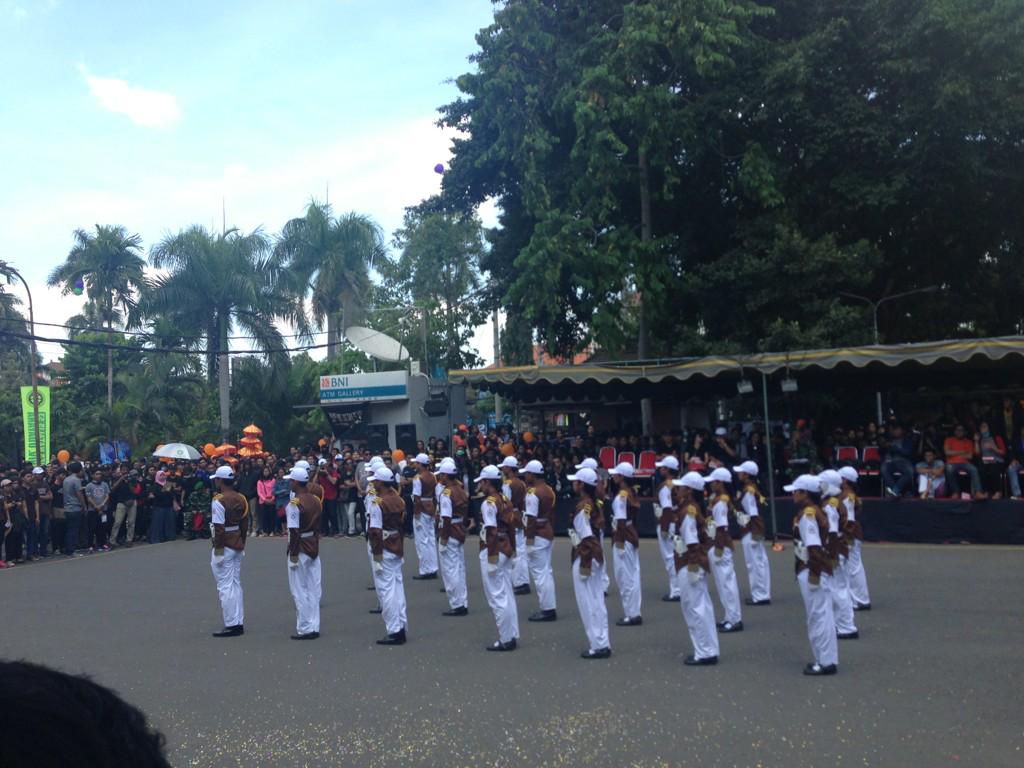 InfoUnud's tweet photo. Defile Fakultas Pertanian @BEMFPUnud @HIMAGROTEKUNUD @HIMAGRI_FPUNUD #PekanRayaUdayana #DIES53UDAYANA http://t.co/njCzSmQphB
