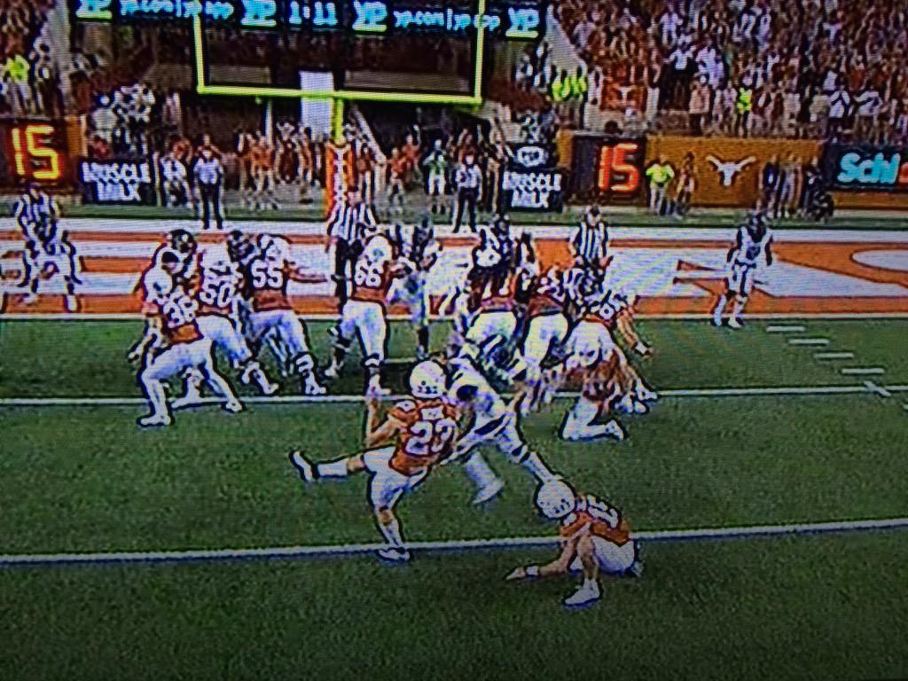 petedelgado111's tweet photo. Steve Patterson is the reason for that missed kick. #utcal #Longhorns http://t.co/RXjl3CXZbm