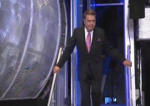 Teleton's tweet photo. Con un "Hasta siempre" y el cariño de la gente se despidió @DonFranciscoTV de @SabadoGigante http://t.co/oyQ7WoJ9uq