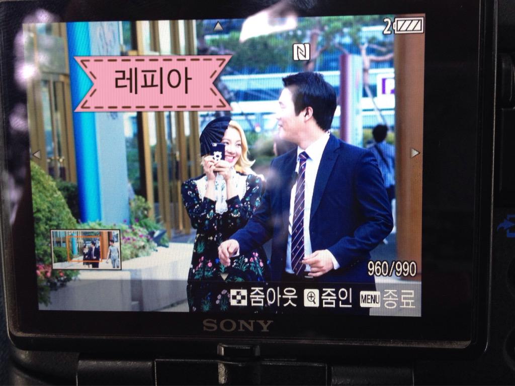 [PIC][20-09-2015]HyoYeon tham dự "HYOYEON's BIRTHDAY PARTY" tại SMTOWN Coex Artium vào trưa nay CPURBKFU8AABZy6