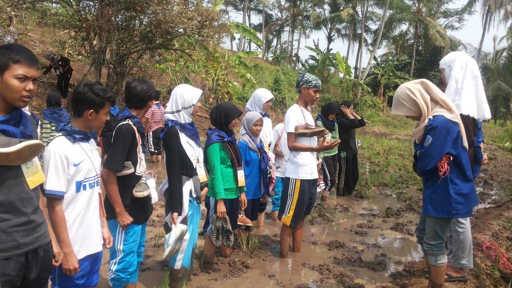 Sampai di pos 3 nih... Disini kita belajar tentang kekompakan biar kita makiinn soliiddd :)