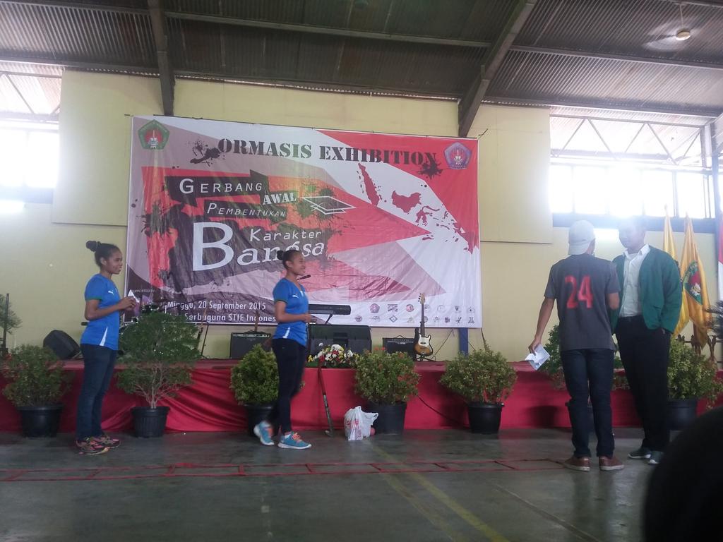 sema_stei's tweet photo. Penampilan dari ukm Hockey 😊 .. cc: @hockeystei http://t.co/yNpoq09Zvm