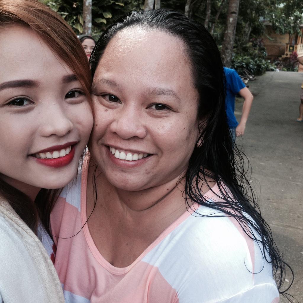 FhatyRoblas's tweet photo. iLabyu madam no matter what ❤️❤️❤️👭 http://t.co/WDmZiRkDiq