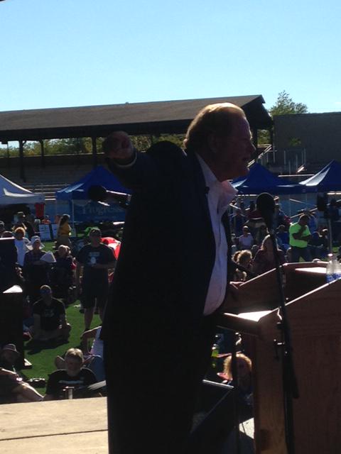 rconniff's tweet photo. @WeGotEd rocks #BobFest2015 http://t.co/ckEEr2Uo48