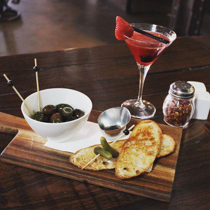 shaw_and_co's tweet photo. Sunday time.... #afternoondrinks #sunday #drinks #shareboard http://t.co/cQ2c4uEgD1