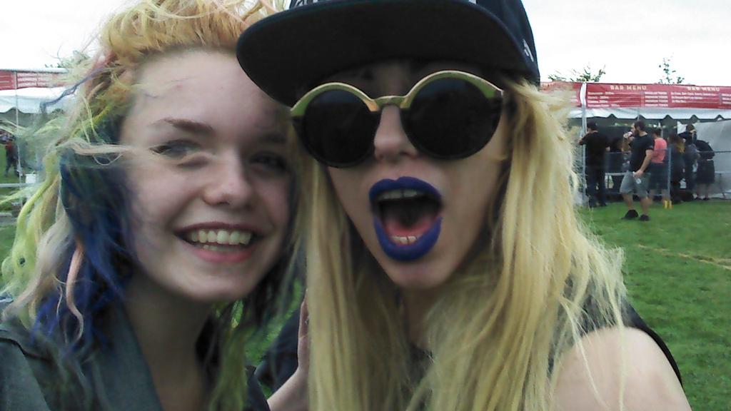 xenophuckyou's tweet photo. Met #CareFailure of @diemannequin today and I died 💕 They're amazing live and Care is so beautiful & insane on stage http://t.co/9Dpn6DSvO0