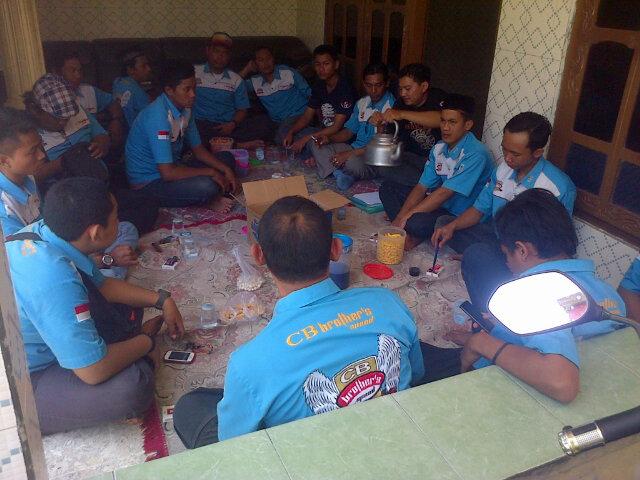 Rapat Bulanan di rumah KETUA.