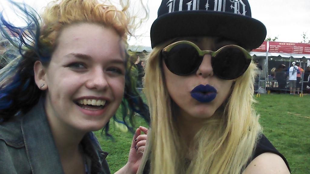 xenophuckyou's tweet photo. Met #CareFailure of @diemannequin today and I died 💕 They're amazing live and Care is so beautiful & insane on stage http://t.co/9Dpn6DSvO0