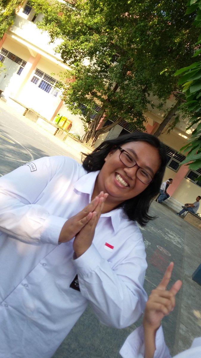 Dania Bergoyangggggg :D