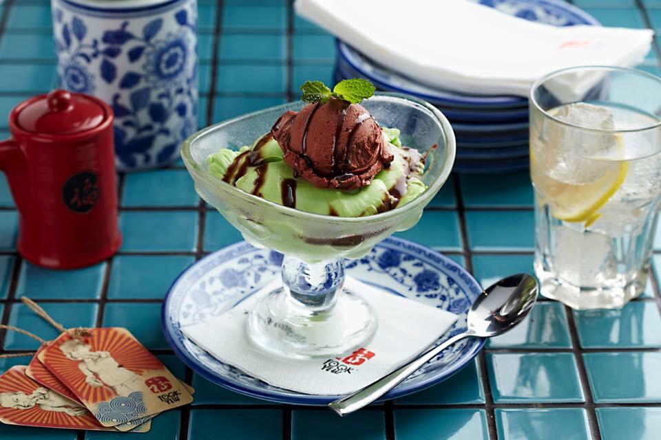 fook_yew's tweet photo. Avocado Pudding with Chocolate Ice Cream, the sweet and simple things for your Sunday! #FOOKSTAGRAM http://t.co/ZK4LLay70M