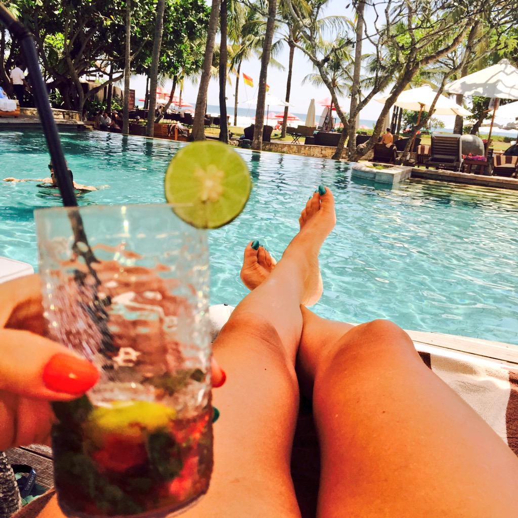 isonepower's tweet photo. Strawberry Mojito after a Massage #BaliMode tough Life 🍹😁😜👅 http://t.co/sdVDxMCVlp