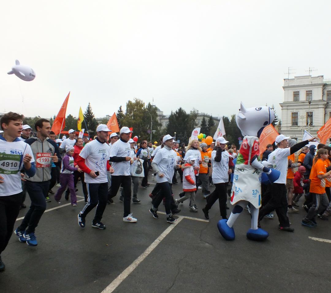 luzhaykino's tweet photo. Команда #лужайкино на марафоне!
Всем физкульт-привет!
#simrun
#марафон
#sim2015
#runsim
#молоко
#омск
#милкОм http://t.co/xrXAnz0uNp