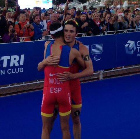 SportSocialClu6's tweet photo. PENTACAMPEÓN DEL MUNDO!!!! #triathlon
NOYA ya es "Leyenda"
BRUTAL!!
y #SuperMario Subcampeón!
http://t.co/S15GayxpXs http://t.co/QqpvAkpGe3