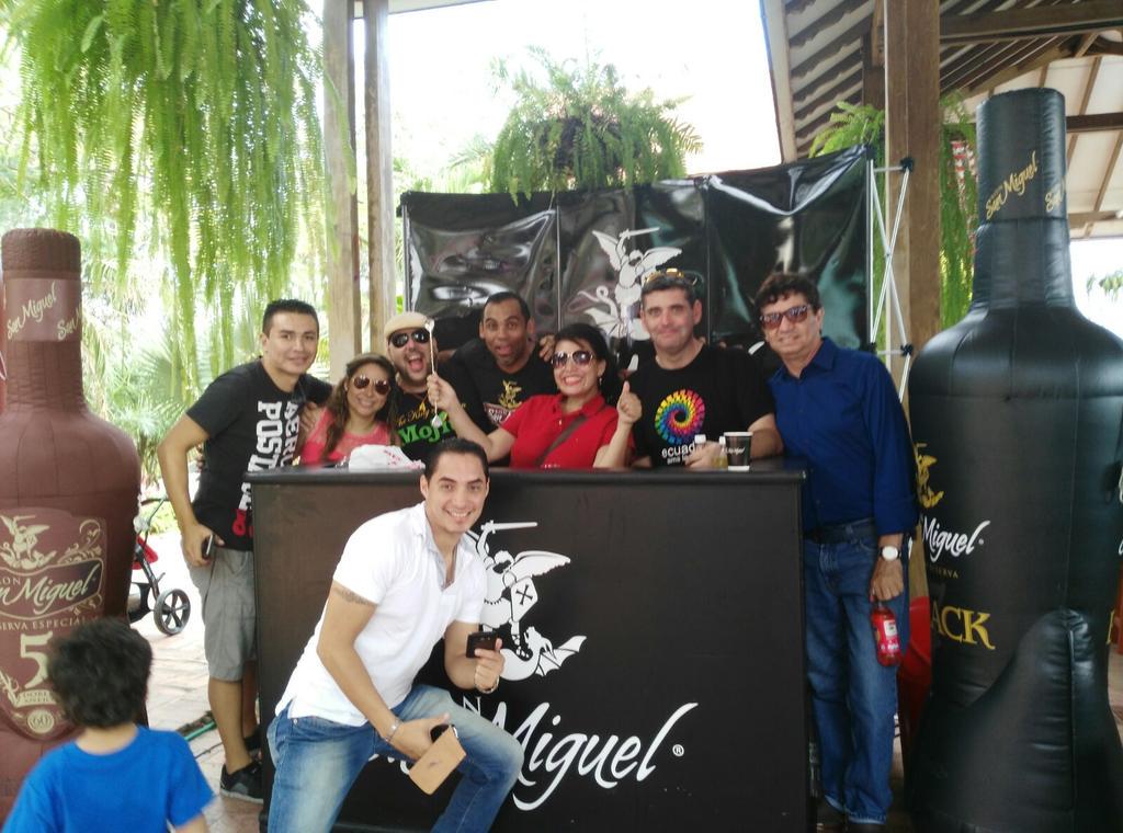 ecuatorianasss's tweet photo. Staff #Colonialbar http://t.co/dMtaYEVmVr