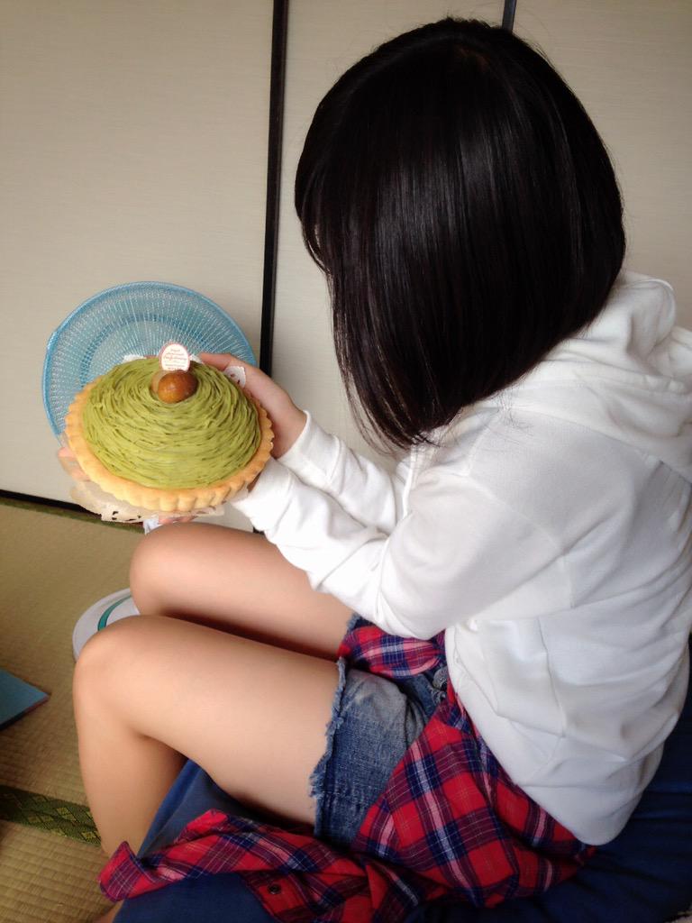 Baske07Yu's tweet photo. みさが手作りケーキ作ってくれた😊
クオリティ高すぎてやばい。
めっちゃ美味いし朝から幸せだ💓
いつか自営店出すって😆
#抹茶モンブランタルト http://t.co/ziEGrX0NKW
