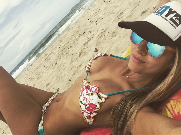 VidaMovilVzla's tweet photo. Esposa de Asier publicó sensuales fotografías en bikini #VidaMóvilFarándula #AuriCastillo #Asier #Fotos #Bikini http://t.co/qFGcFofSgc