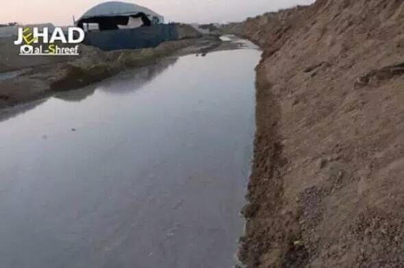 salimafillah's tweet photo. Duh Mesir.. Sepanjang perbatasan Gaza digali kanal &amp; dibanjiri air tuk memutus terowongan penyalur bantuan. Ya Rabb.. http://t.co/K1n02aAEfw