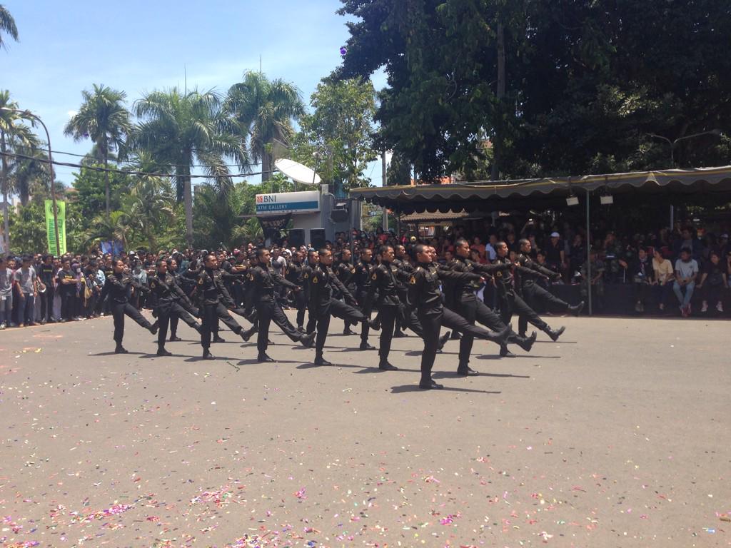 InfoUnud's tweet photo. Defile FT Unud @ftunud #DIES53UDAYANA #PekanRayaUdayana http://t.co/eKbzROHhrn