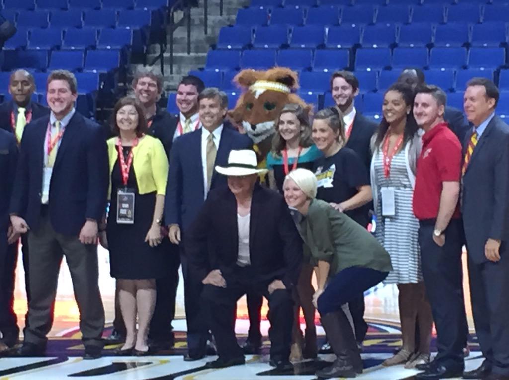 Amanda Landsaw tweet media