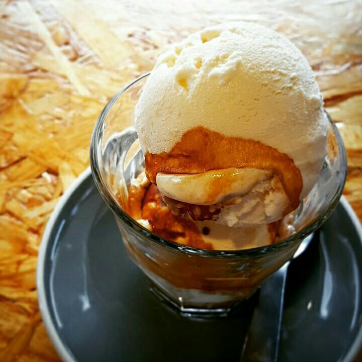 일요일이니 아포가토를 먹좟! 신상이라는 비스코티도... (@ ALEGRIA COFFEE ROASTERS in 서울특별시) swarmapp.com/c/7RvoLltBqmf