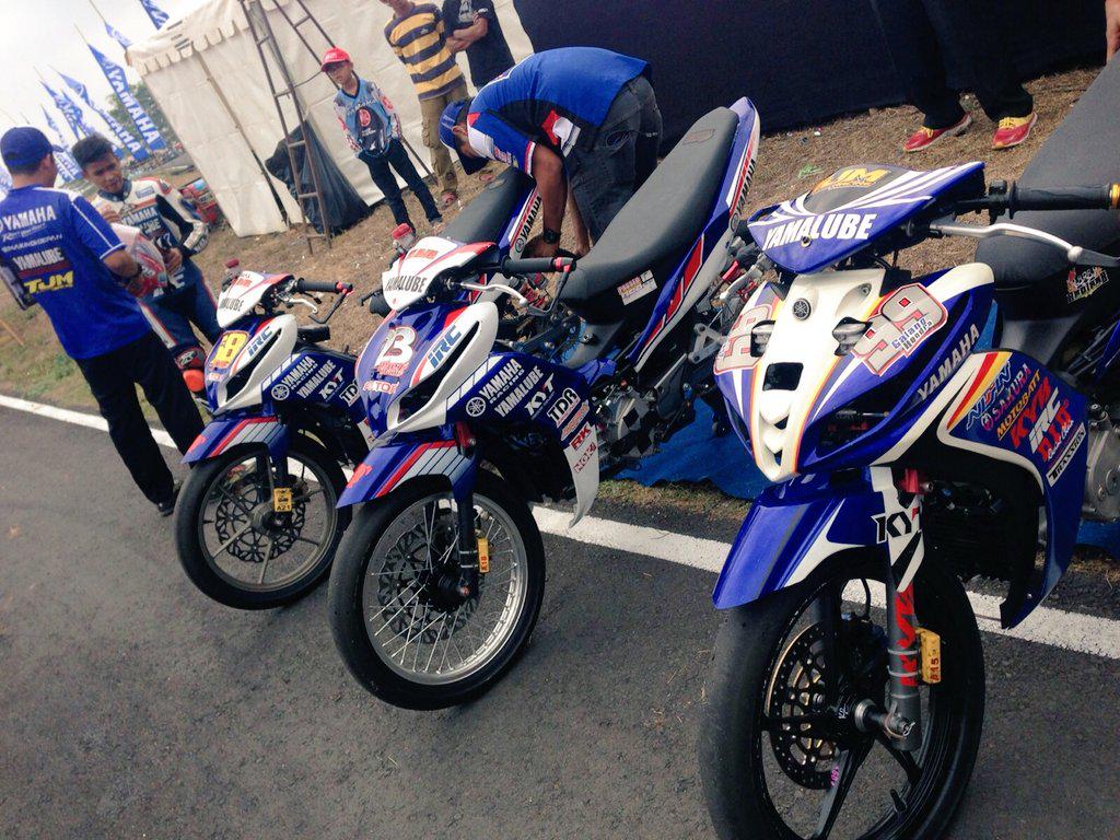 YamahaRacing_Id's tweet photo. Jupiter Z1 injection, taklukan kelas UB 110cc pada race 1 di Sirkuit Gunung Peusar, Tasikmalaya.@YamahaIndonesia http://t.co/f74wONAtlm