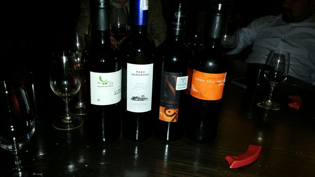 Rene_Renteria's tweet photo. Gran selección de #vino en @CandelaRomeroMx gracias @LilyFFort @charly_albright salud !!!! http://t.co/EMWHFjs4Zj