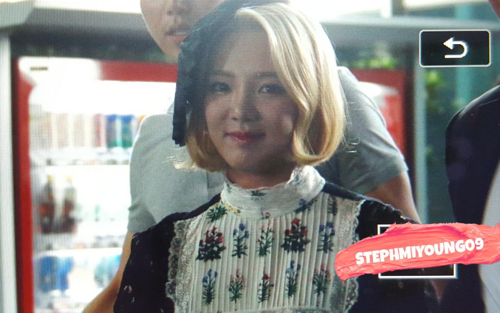 [PIC][20-09-2015]HyoYeon tham dự "HYOYEON's BIRTHDAY PARTY" tại SMTOWN Coex Artium vào trưa nay CPUiro8UAAICs-z