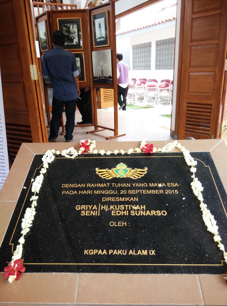 Good news from jogja.. Resmi dibuka : Griya Seni Hj. Kustiyah edhi sunarso... Keren!!!