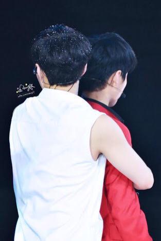 Letoutthewolf's tweet photo. exactly one year ago, it was Luhan's last concert. the members knew and kept clinging to him 😢 #WeMissYouLuhan http://t.co/jtcu9omxp9