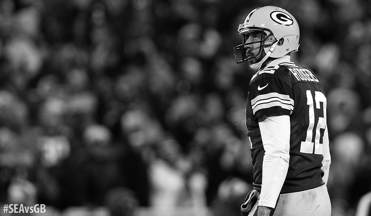 packers's tweet photo. 12 a.m. in Titletown. It's officially GAMEDAY. #SEAvsGB http://t.co/Zd9pKs9hXT
