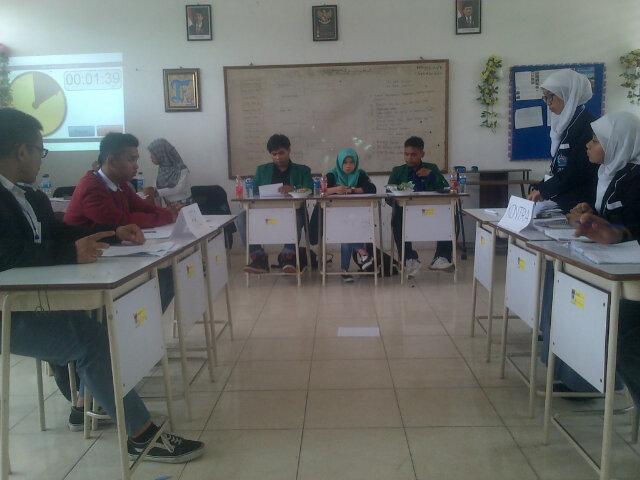Babak semi final Debate competition smantsecup4andFOURfest 2