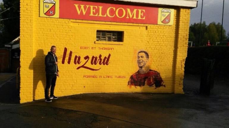 vlangendries's tweet photo. Hazard est "Sang &amp; Or". @hazardeden10 @HazardThorgan8 @AFCTUBIZE centre de formation du Chalet @familyhazard http://t.co/C9gtPcOSI9