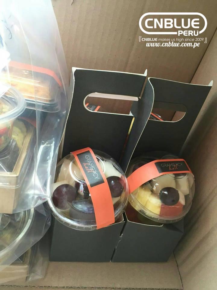CNBLUEPERU's tweet photo. [❤] 190915 @CNBLUEPERU Food Support for #CNBLUE &amp; Staff at Music Core #CNBLUE_CINDERELLA Pre recording, yesterday :) http://t.co/j6OQNCv4eN