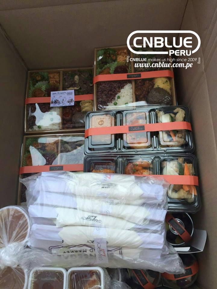 CNBLUEPERU's tweet photo. [❤] 190915 @CNBLUEPERU Food Support for #CNBLUE &amp; Staff at Music Core #CNBLUE_CINDERELLA Pre recording, yesterday :) http://t.co/j6OQNCv4eN