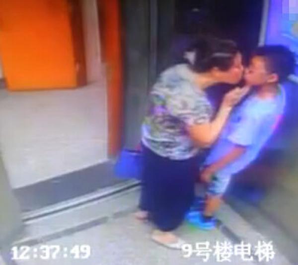 ライブドアニュース 100rt やめーや エレベーター内で60代女性が壁ドン 小学生のファーストキスを奪う Http T Co Wx4j2kcpx2 中国のあるエレベーター内で襲われた小学生 壁ドンで逃げ場を失い ついにファーストキスを奪われた Http T Co ライブドアニュース 100rt やめーや エレベーター内で60代女性が壁ドン 小学生のファーストキスを奪う Http T Co Wx4j2kcpx2 中国のあるエレベーター内で襲われた小学生 壁ドンで逃げ場を失い ついにファーストキスを奪われた Http T Co