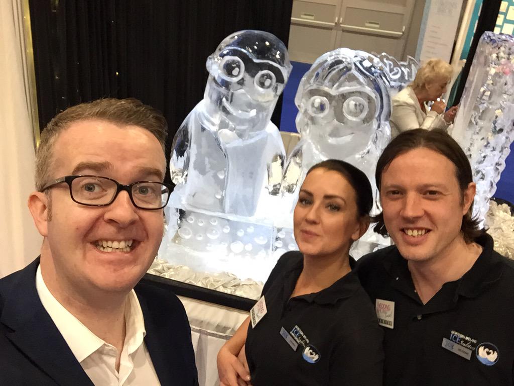 DavidMeadeLive's tweet photo. @GraemeIce class! http://t.co/a1bfbrTeE1