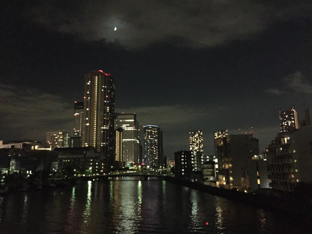 田端信太郎 田端大学 塾長 夏目漱石は I Love You を 月が綺麗ですね と和訳した 逆に言えば異性を前に 月が綺麗ですね と言えば I Love You と言ったことになる さあデート中の若者たちよ 勇気を出して 月が綺麗ですね と言うのじゃ