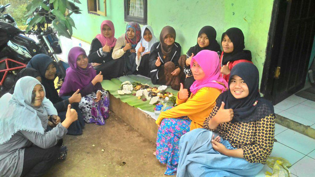 Makan time...
Suci 1 kab bandung