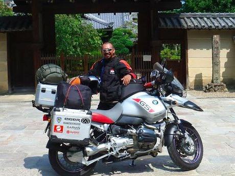 detikcom's tweet photo. Keliling Dunia Sendirian Naik Motor, Kang JJ Sempat Dikira Gila http://t.co/vTOLO0Z4Op  via @detikoto http://t.co/GDI4WMPcdl